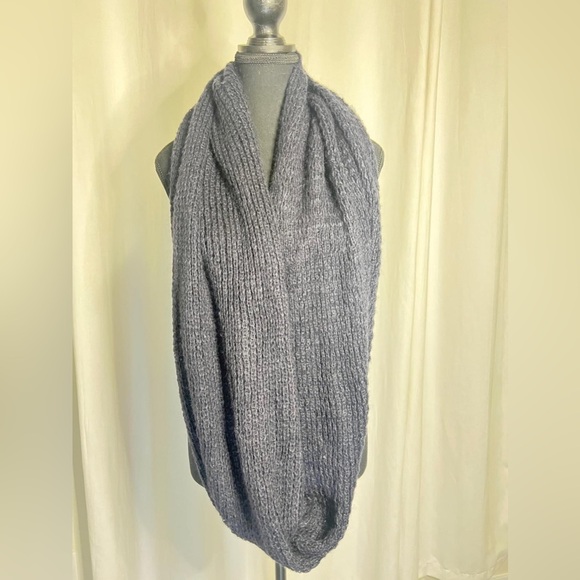 Elegant Gray Knit Infinity Scarf - Picture 2 of 4